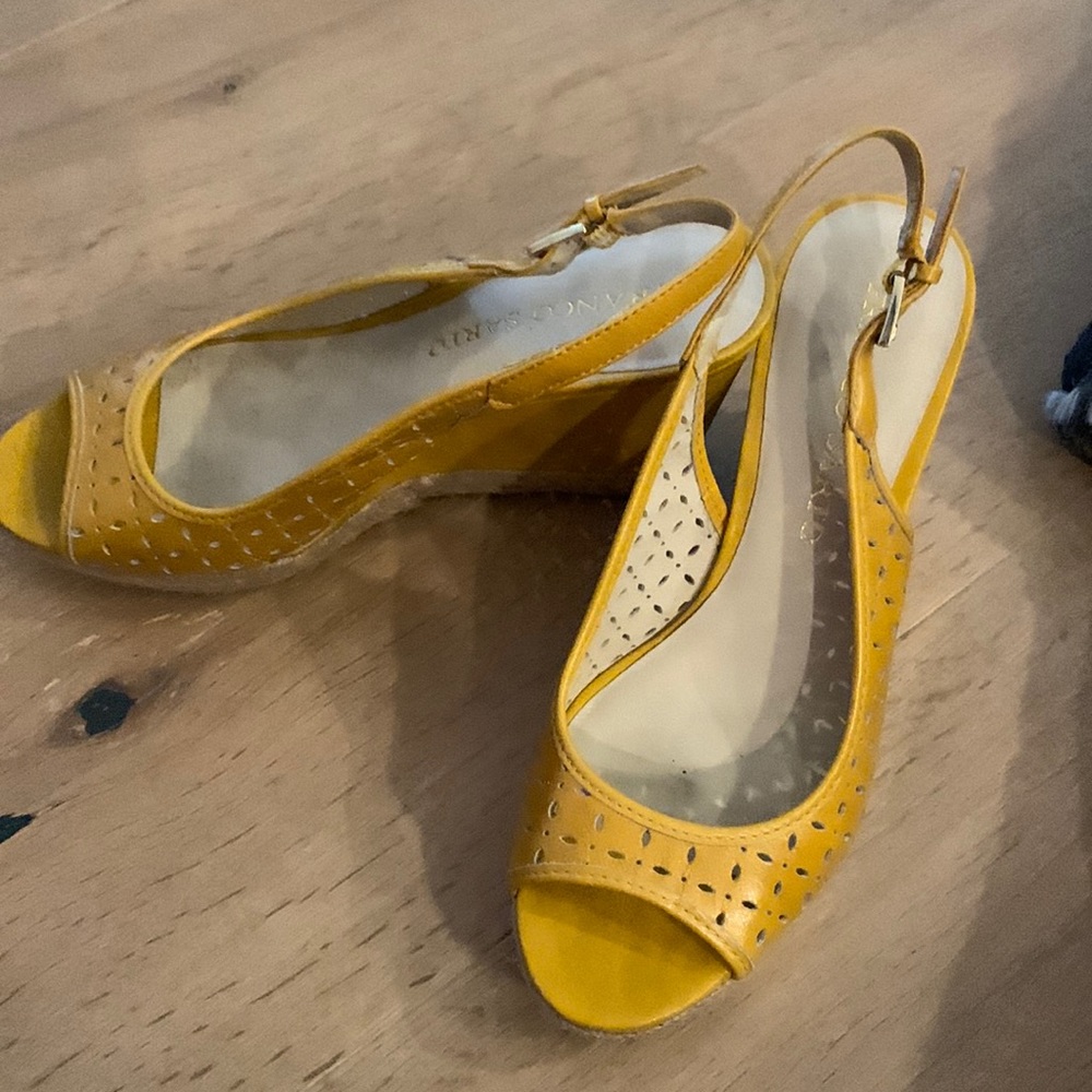Yellow wedges